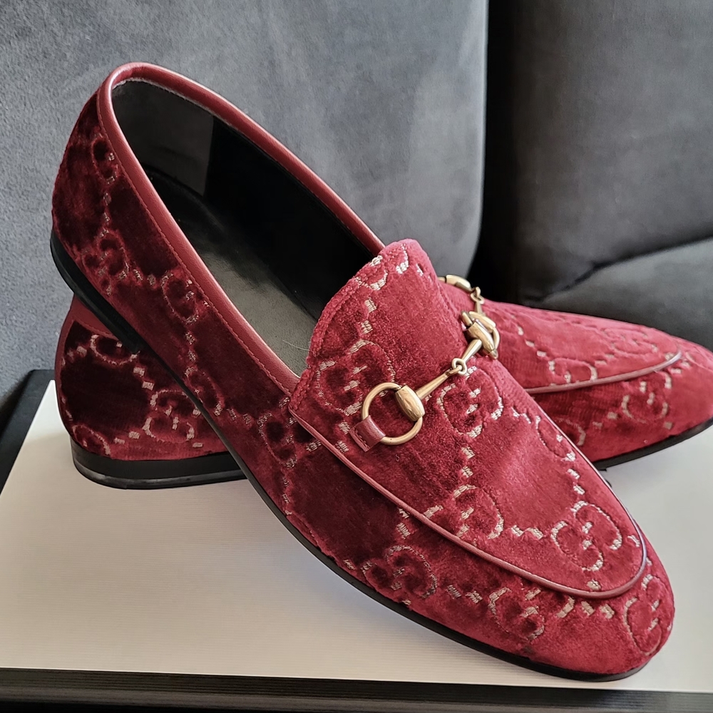 Womens Gucci Jordaan Velvet Loafers with Gold Horsebit/ Burgundy Color